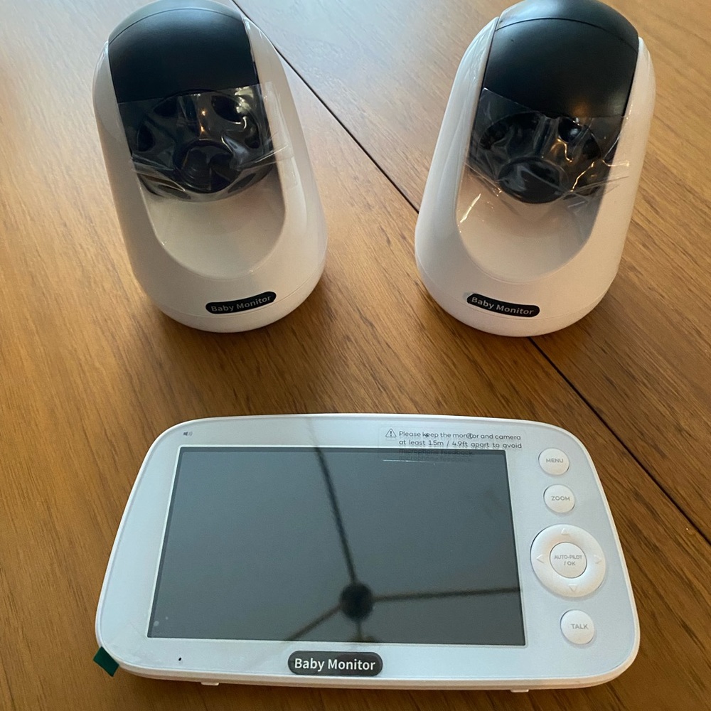 Split Screen Baby monitor with cameras